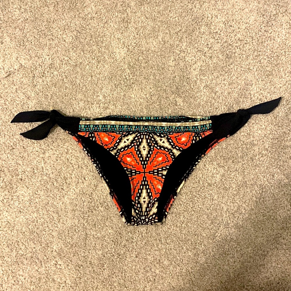 Skye Bikini Bottoms. Size medium. Never worn.